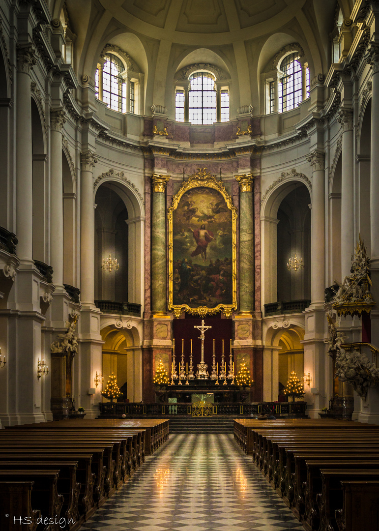 - Hofkirche Dresden -