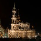 Hofkirche Dresden bei Nacht - von der Brücke über die Elbe