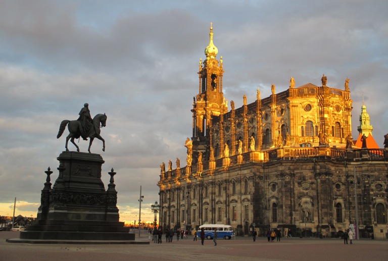 Hofkirche Dresden mit Reiterdenkmal