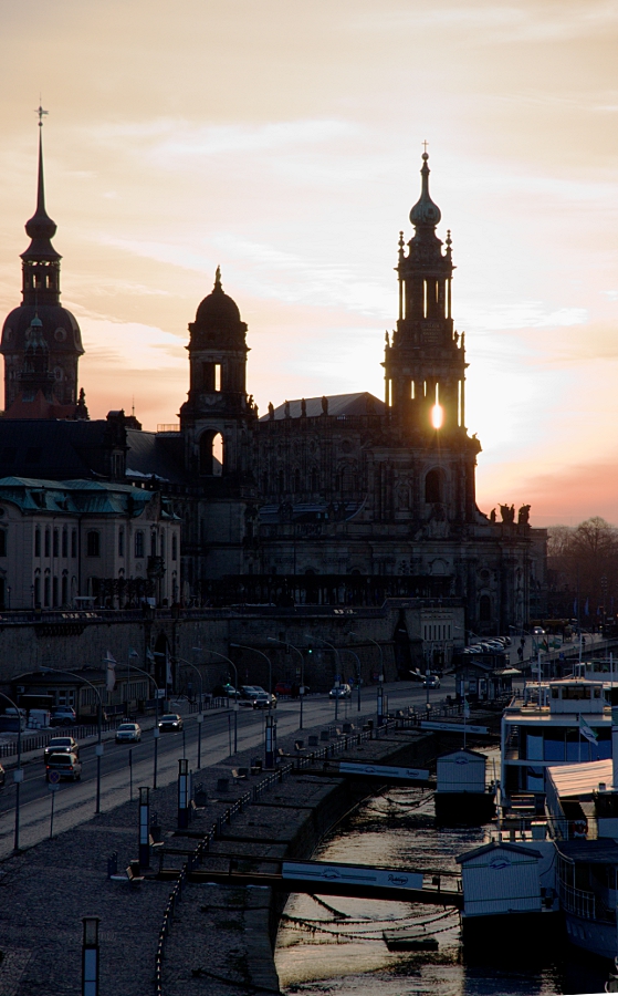 Hofkirche im Sonnenuntergang