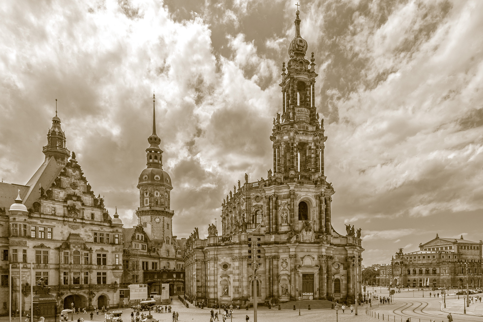 Hofkirche mit Residenzpalast und Semperoper
