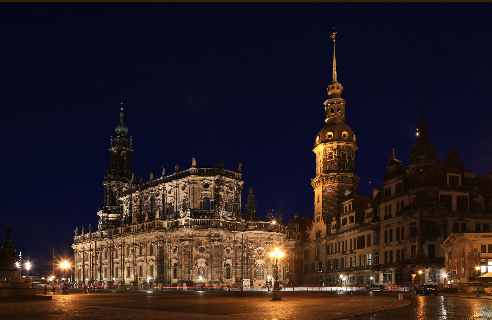 Hofkirche und Residenzschloss am Abend