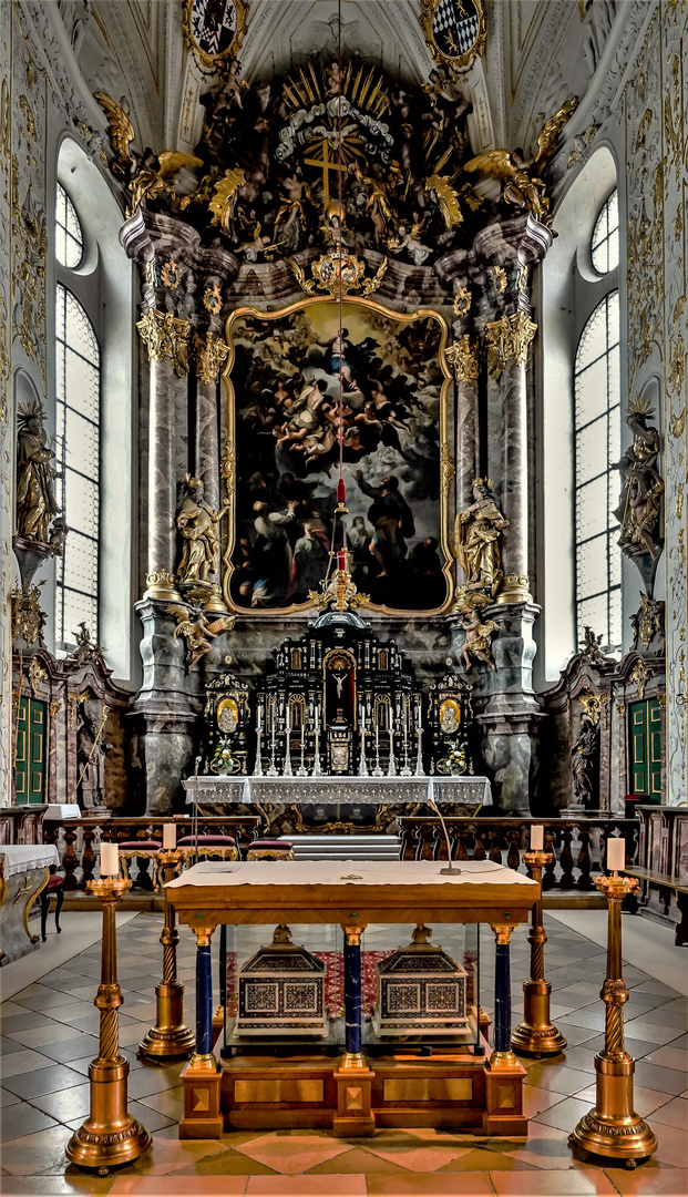 Hofkirche " Unserer Lieben Frau " Neuburg an der Donau (1)