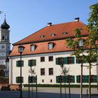 Hofmarkschloss (Rathaus) und Pfarrkirche Mauern