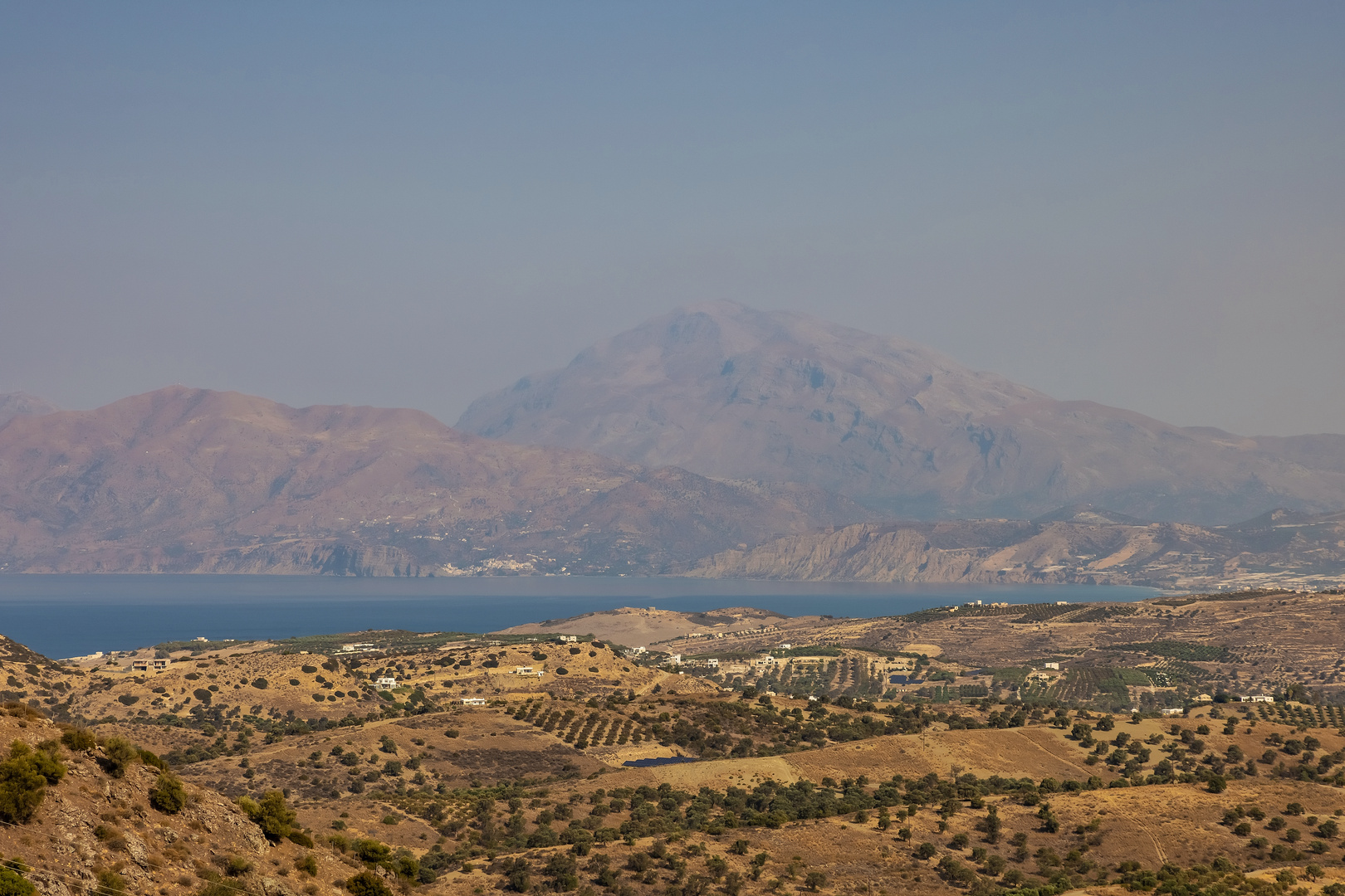 Hohe Berge am Meer