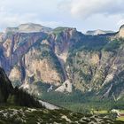 Hohe Felswände bei Rifugio Pederü