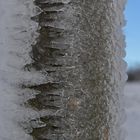 Hohe Geba: Eis - Verpackung für den Strommast