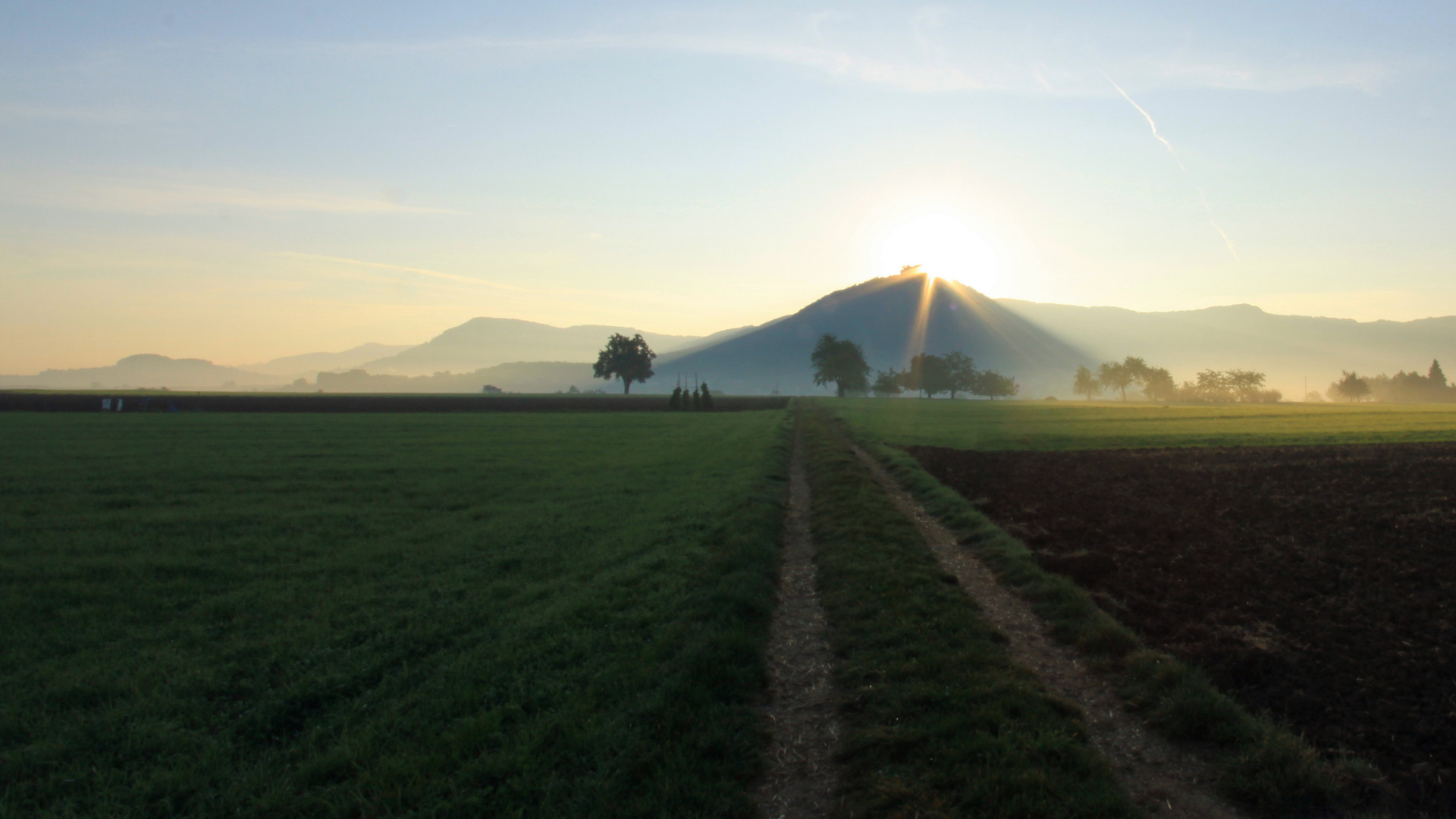 Hohenneuffen mit Sonnenaufgang