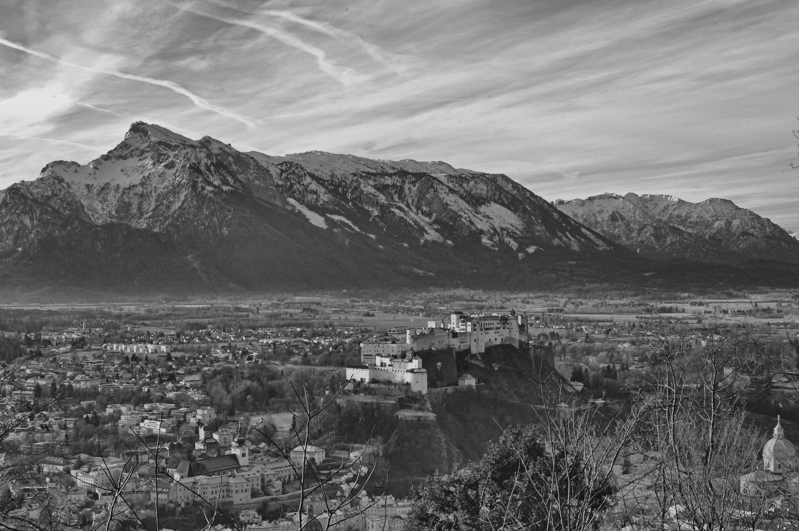 Hohensalzburg und Untersberg im Hintergrund