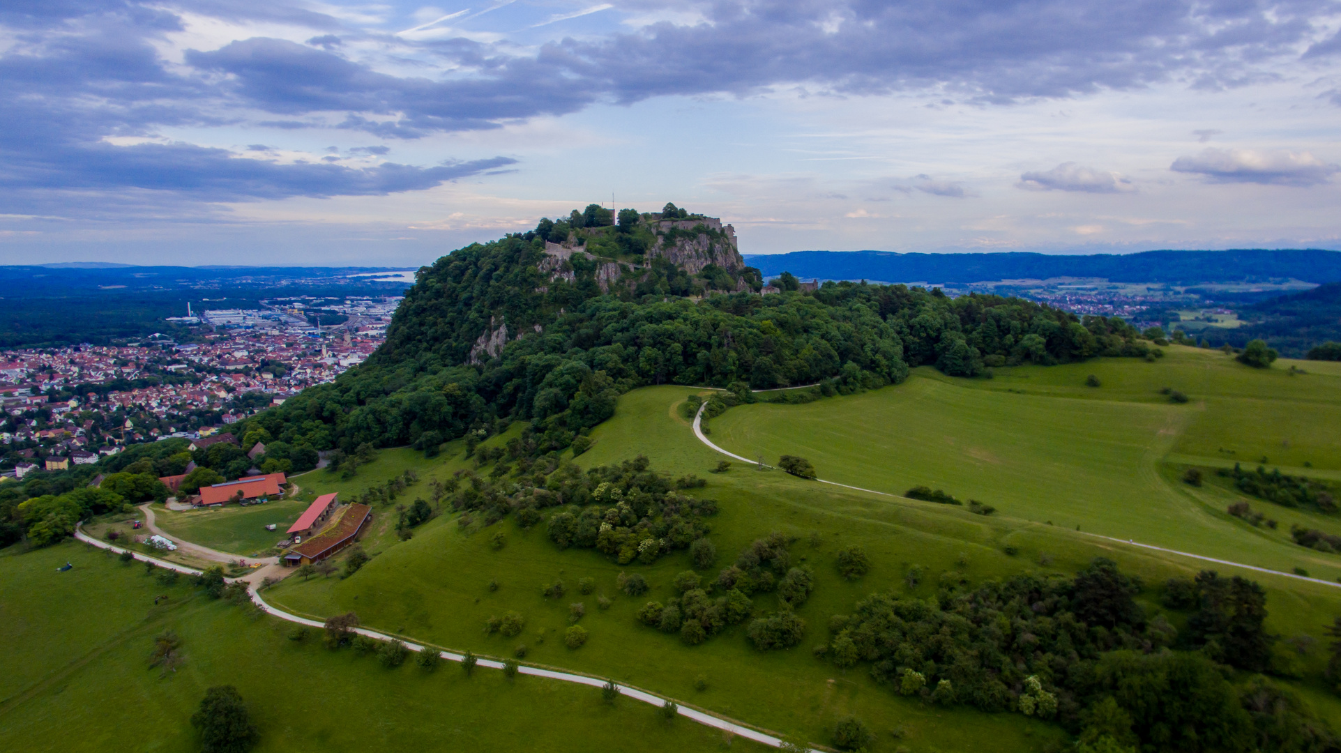 Hohentwiel, Singen und ein Stück Bodensee...