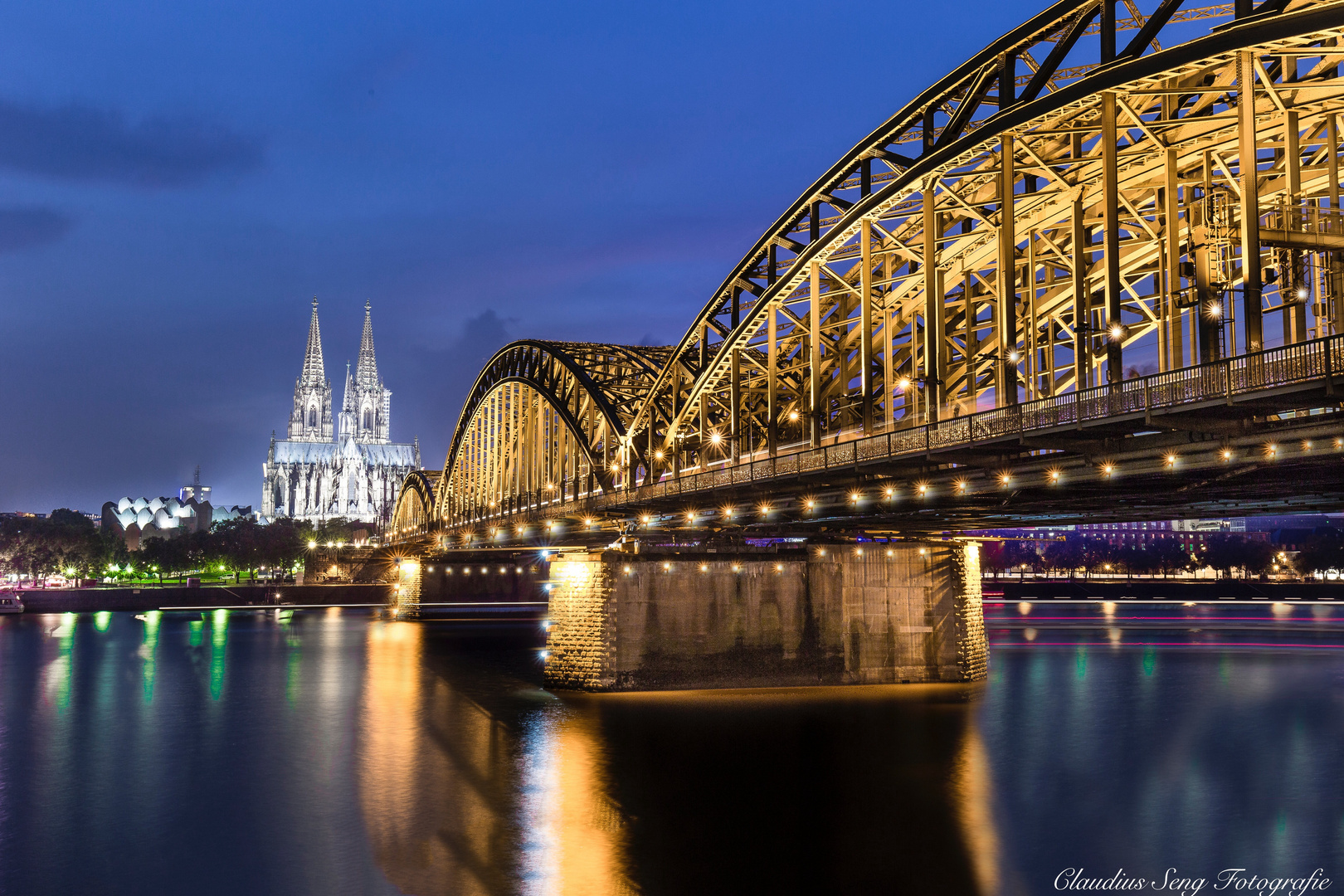 Hohenzoller Brücke mit dem Kölner Dom