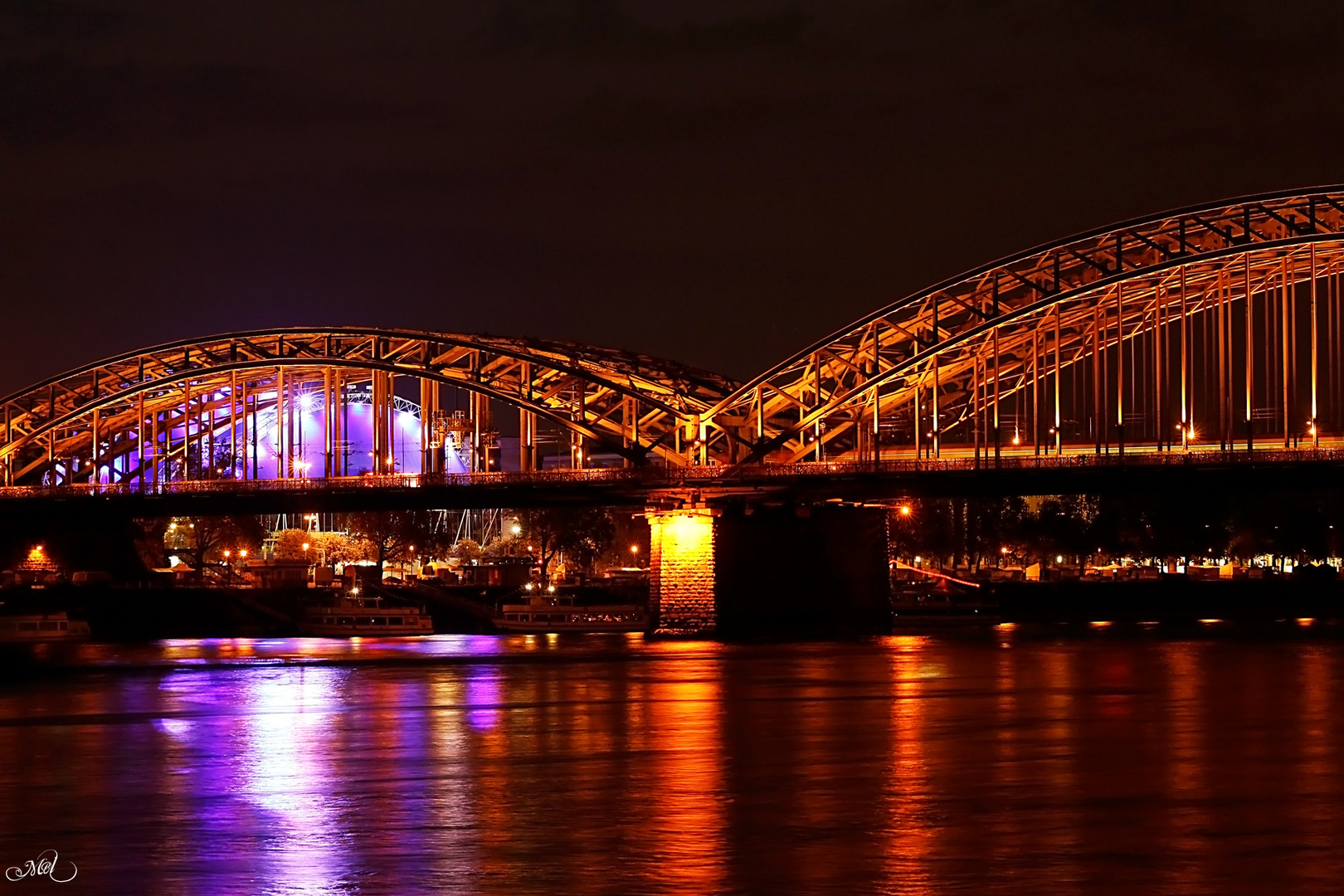 Hohenzollerbrücke bei Nacht