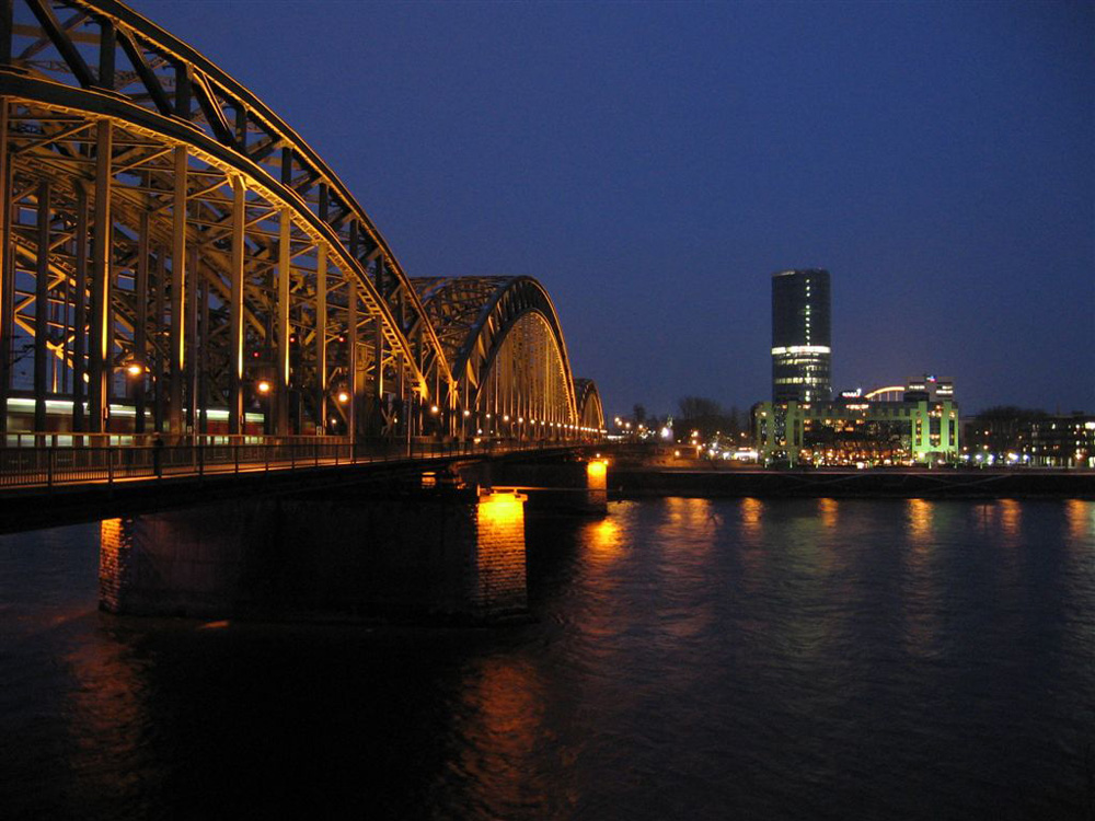 Hohenzollern Brücke mit Blick nach Deutz