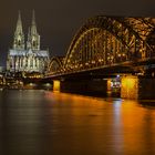 Hohenzollern Brücke mit dem Kölner Dom.