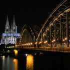 Hohenzollern Brücke und der Kölner Dom.