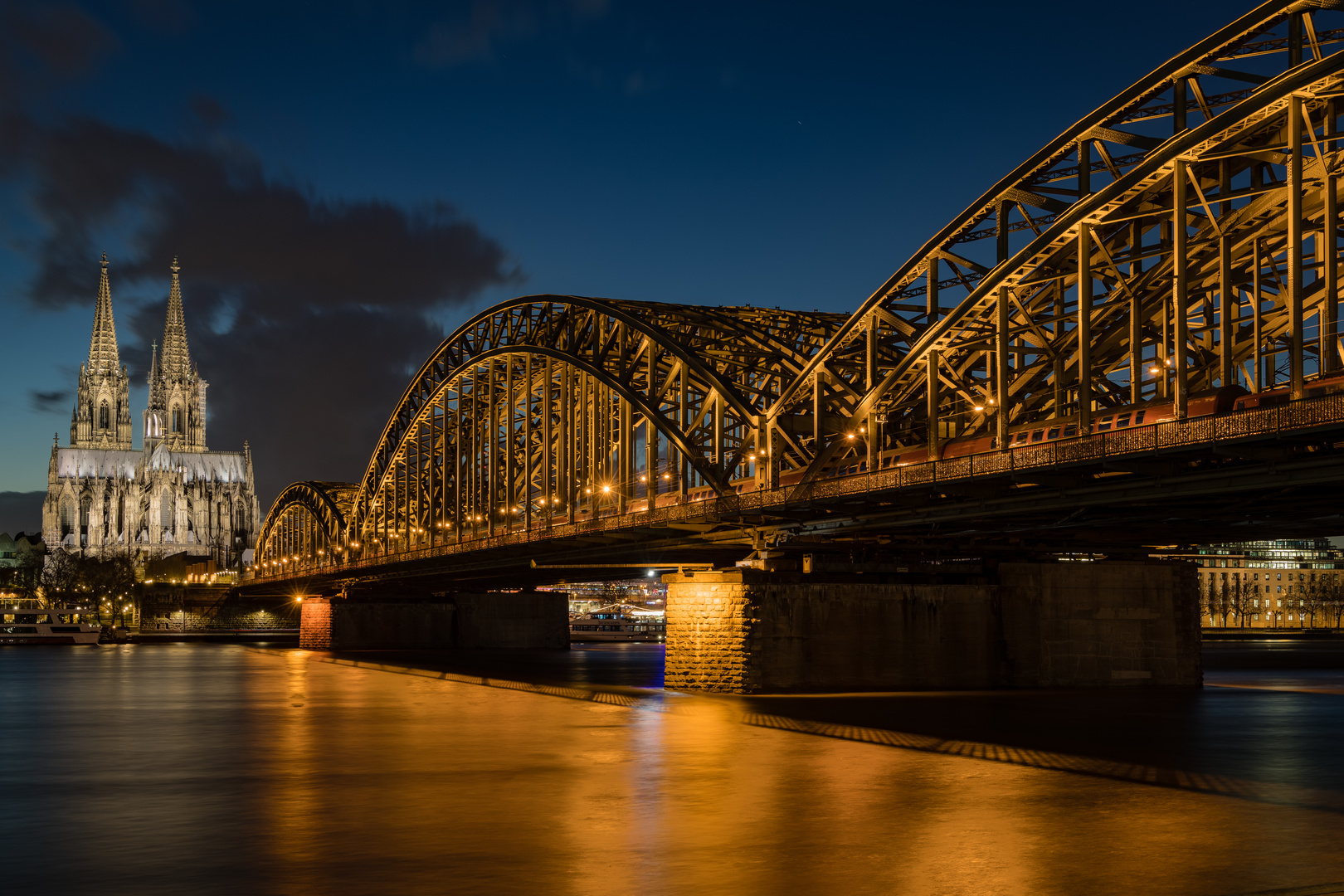 Hohenzollern Brücke und Kölner Dom