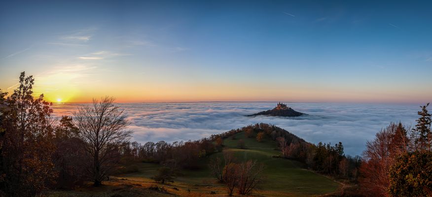 Hohenzollern im herbstlichen Nebelmeer