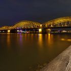 Hohenzollernbrücke bei Nacht