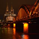 Hohenzollernbrücke bei Nacht