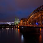 Hohenzollernbrücke bei Nacht