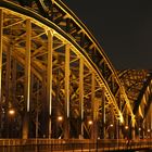 Hohenzollernbrücke bei Nacht