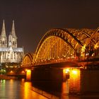 Hohenzollernbrücke bei Nacht