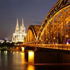 Hohenzollernbrücke bei Nacht