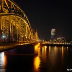 Hohenzollernbrücke bei Nacht