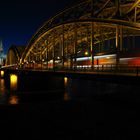 Hohenzollernbrücke bei Nacht