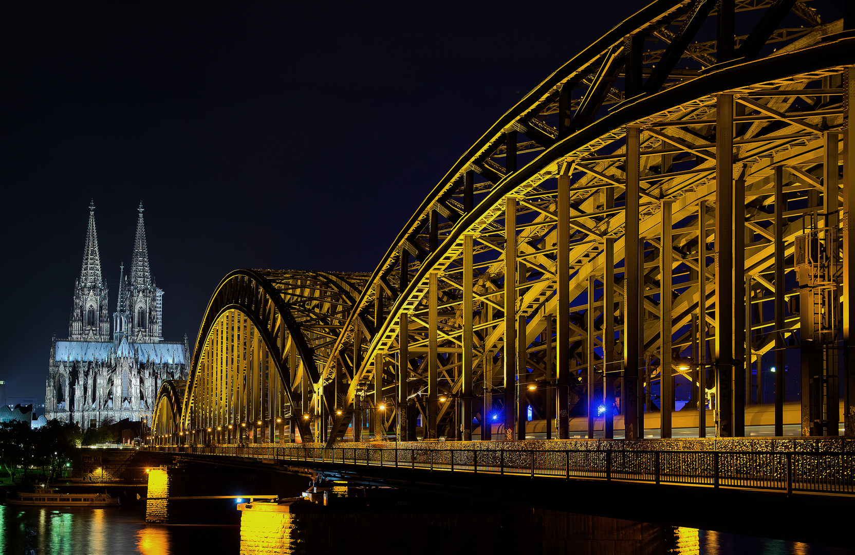 Hohenzollernbrücke im Oktober