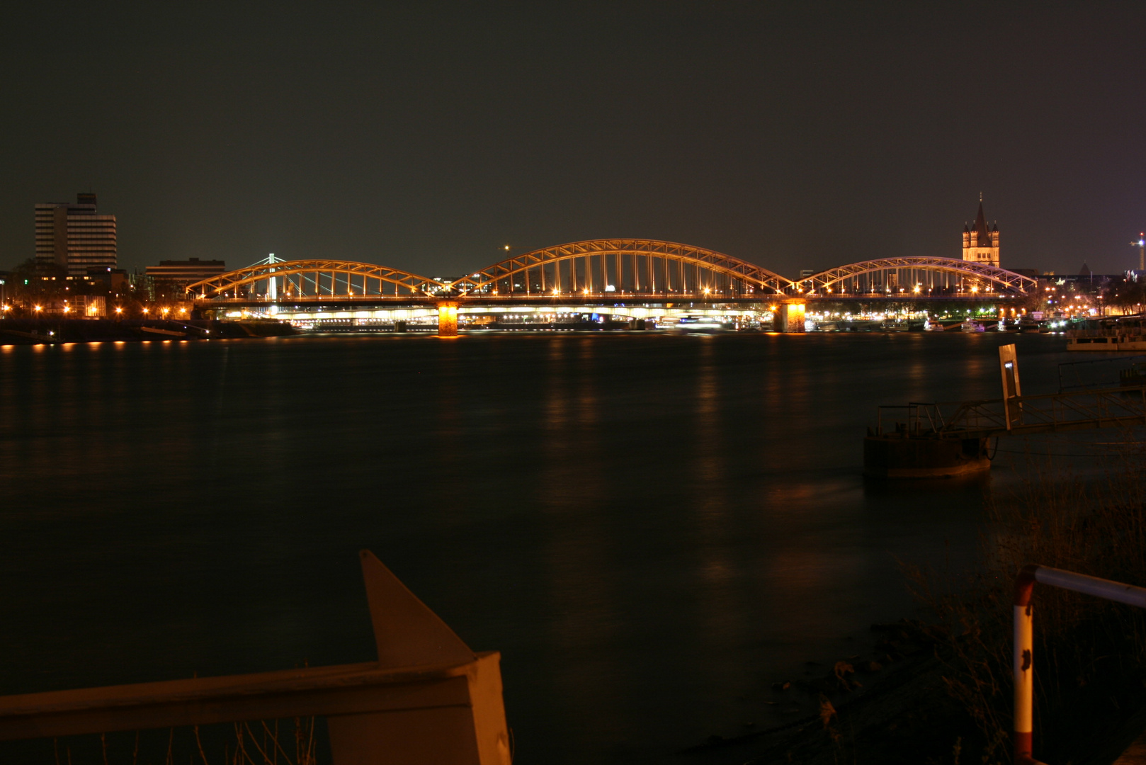 Hohenzollernbrücke in Köln bei Nacht /03