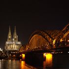 Hohenzollernbrücke in Kölner Nacht