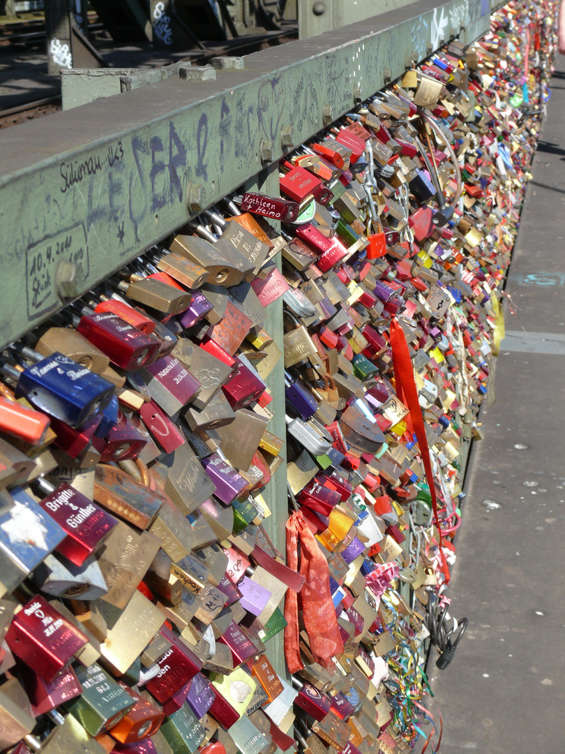 Hohenzollernbrücke in Love