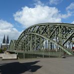 hohenzollernbrücke in richtung dom :)