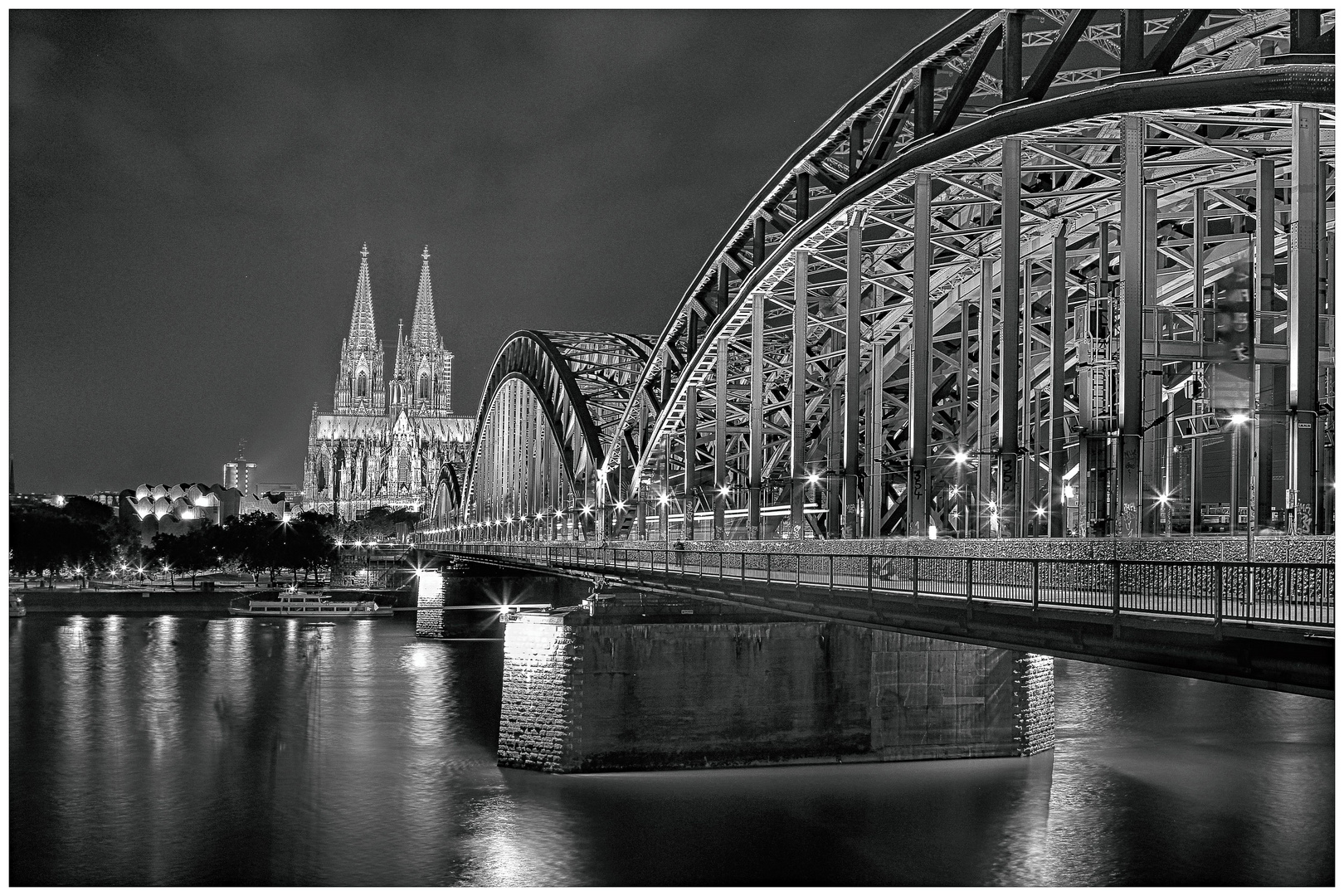 Hohenzollernbrücke Köln S/W