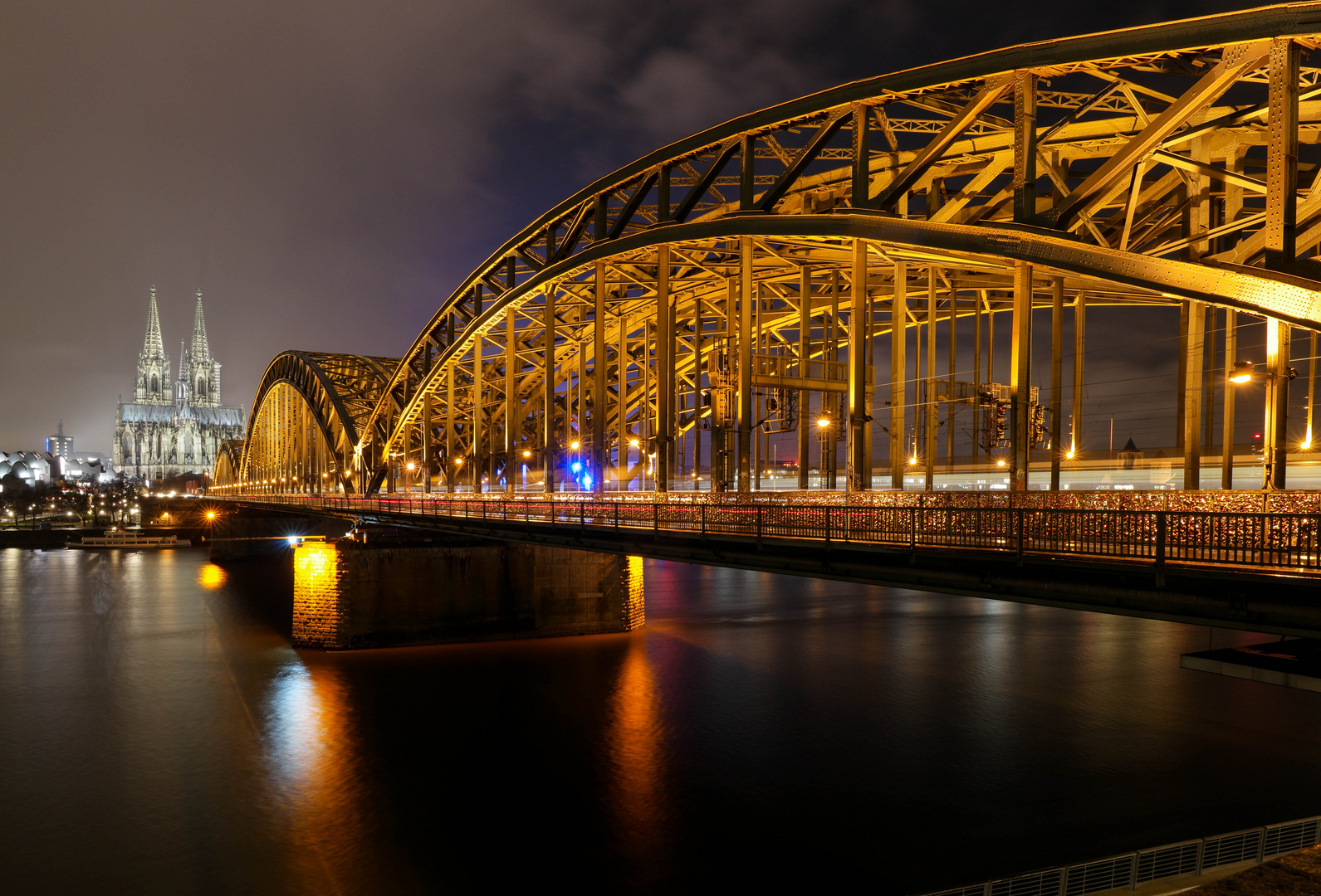 Hohenzollernbrücke // Kölner Dom