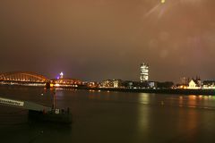 Hohenzollernbrücke, Kölntriangle (LVR-Turm) und Hyatt Hotel (2)(24.02.2012)