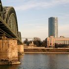 Hohenzollernbrücke, Kölntriangle (LVR-Turm) und Hyatt Hotel (29.11.2011) (10)