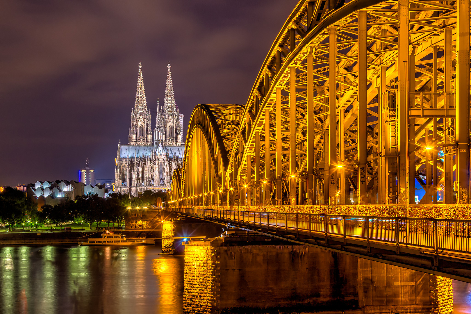 Hohenzollernbrücke, mit Blick auf Dom