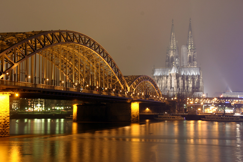 Hohenzollernbrücke mit Dom