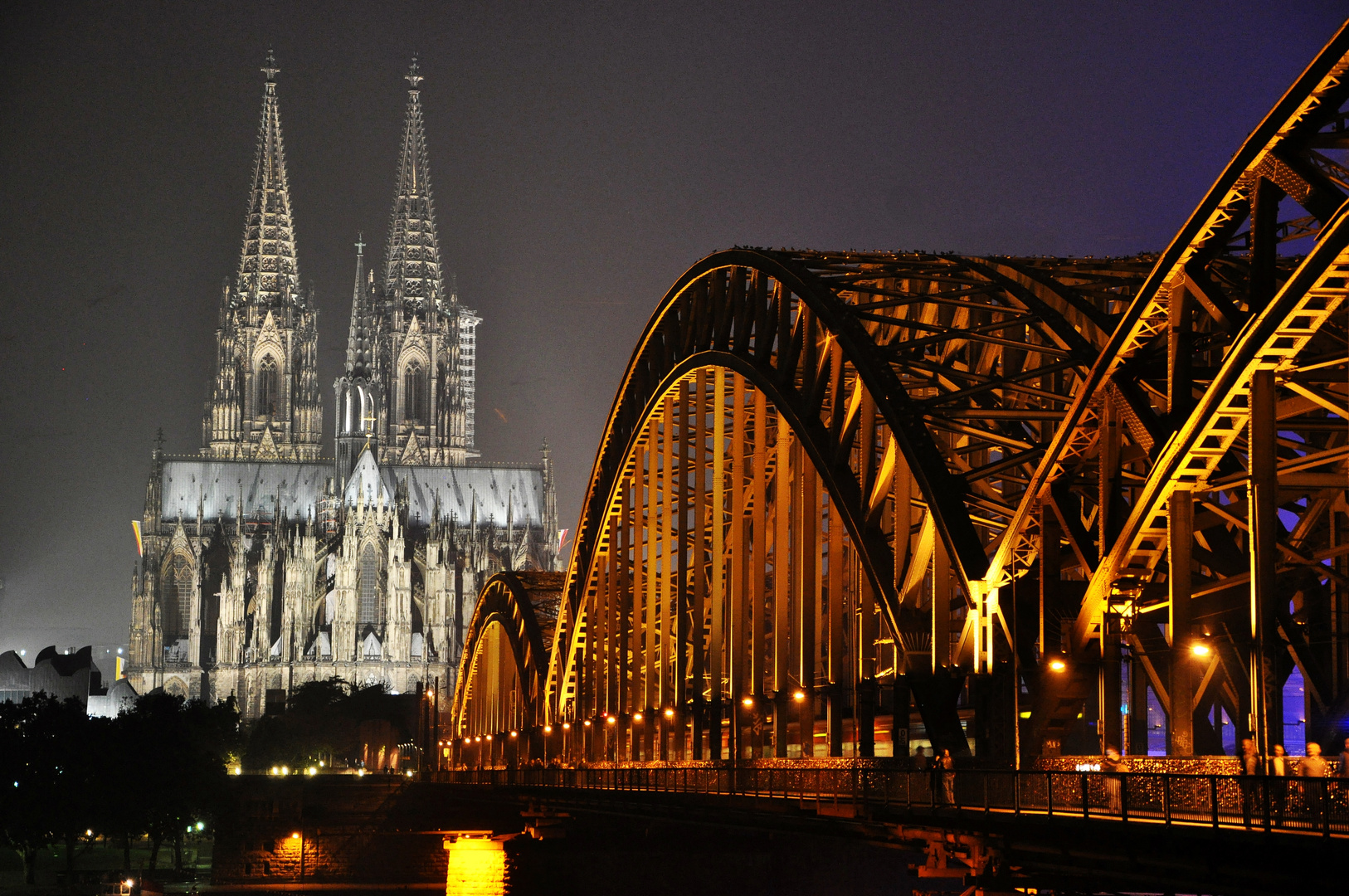 Hohenzollernbrücke mit Dom