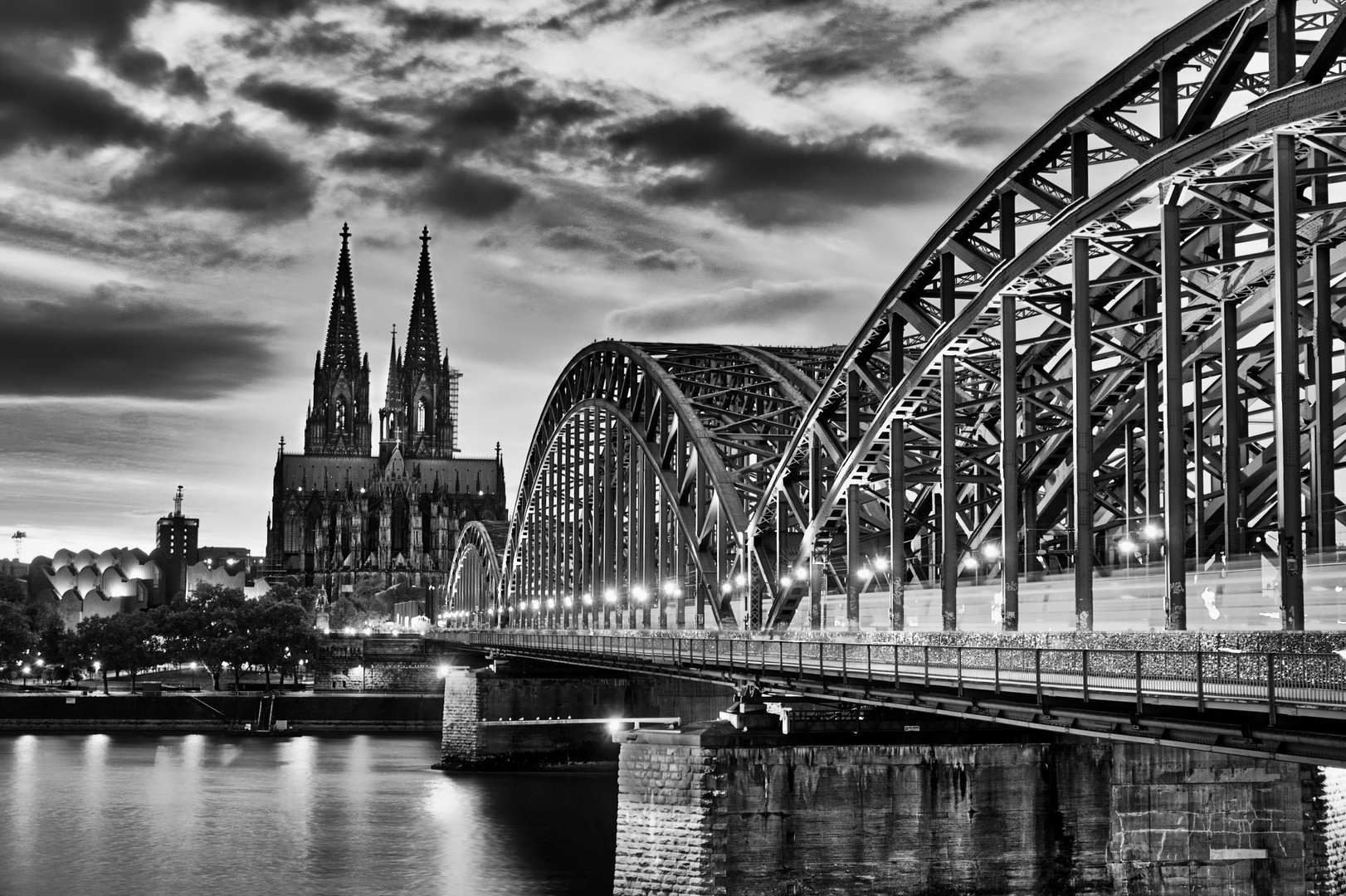 Hohenzollernbrücke mit Dom