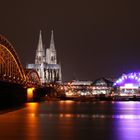 Hohenzollernbrücke mit Dom und Musical Dome