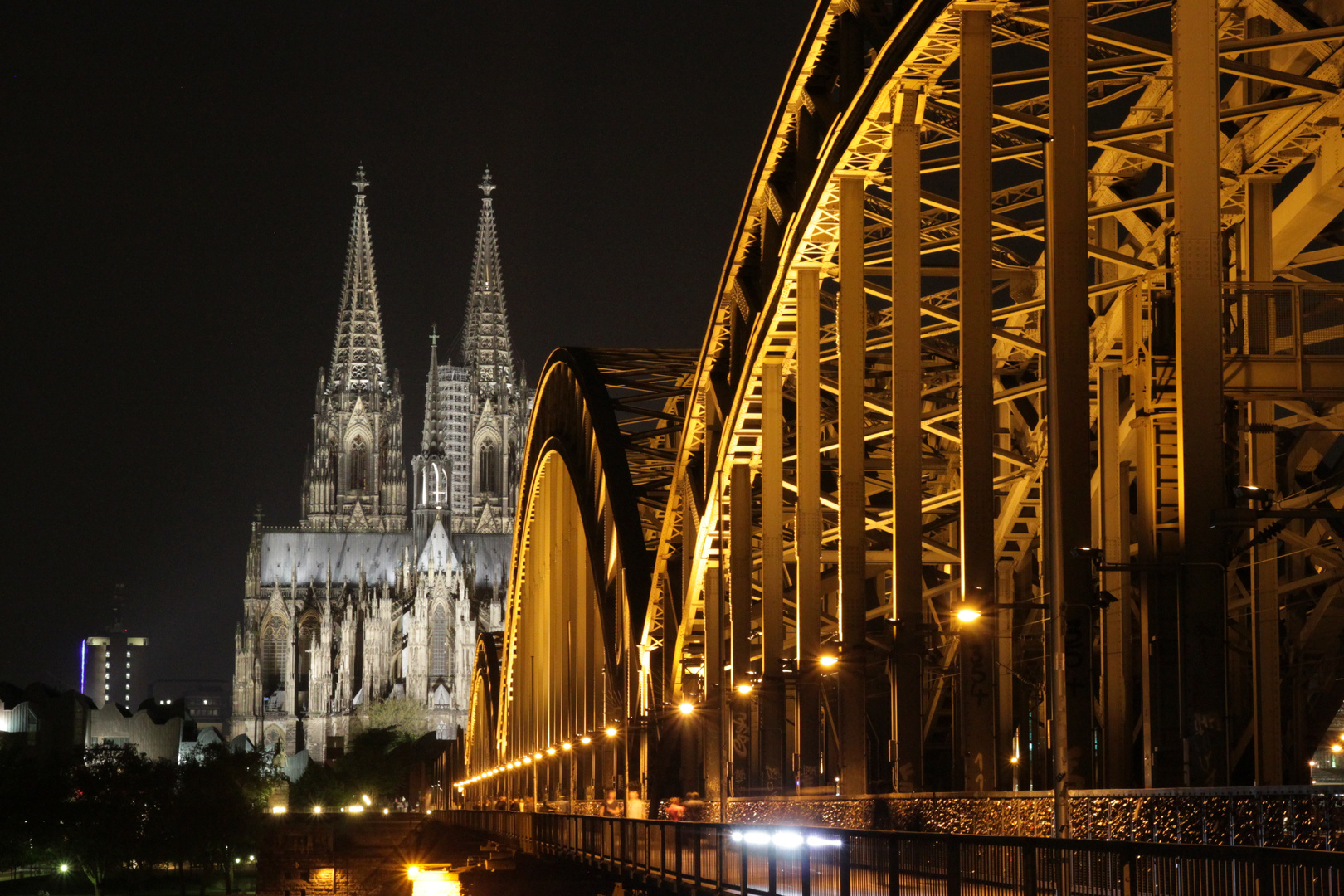 Hohenzollernbrücke mit Kölner Dom