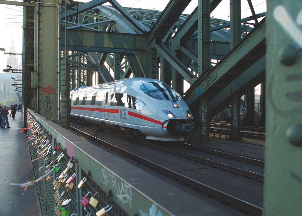 Hohenzollernbrücke mit Liebesschlössern