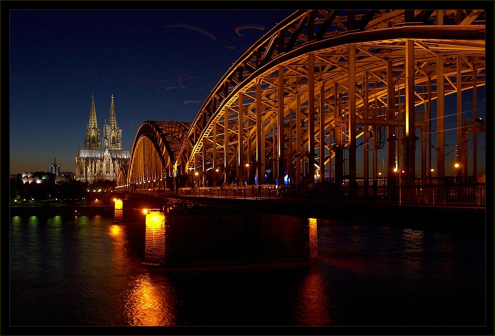 Hohenzollernbrücke mit unserem Dom