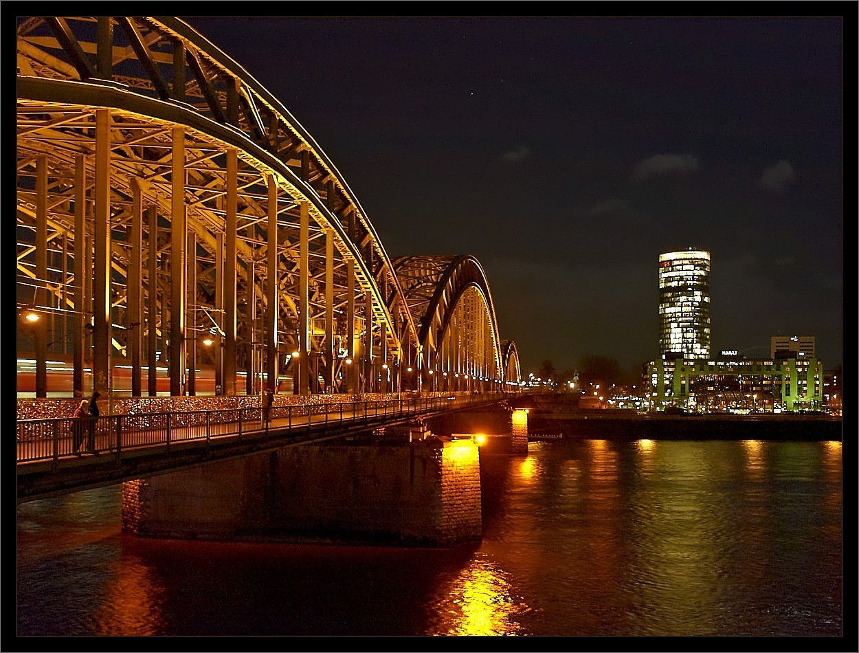 Hohenzollernbrücke nach Deutz