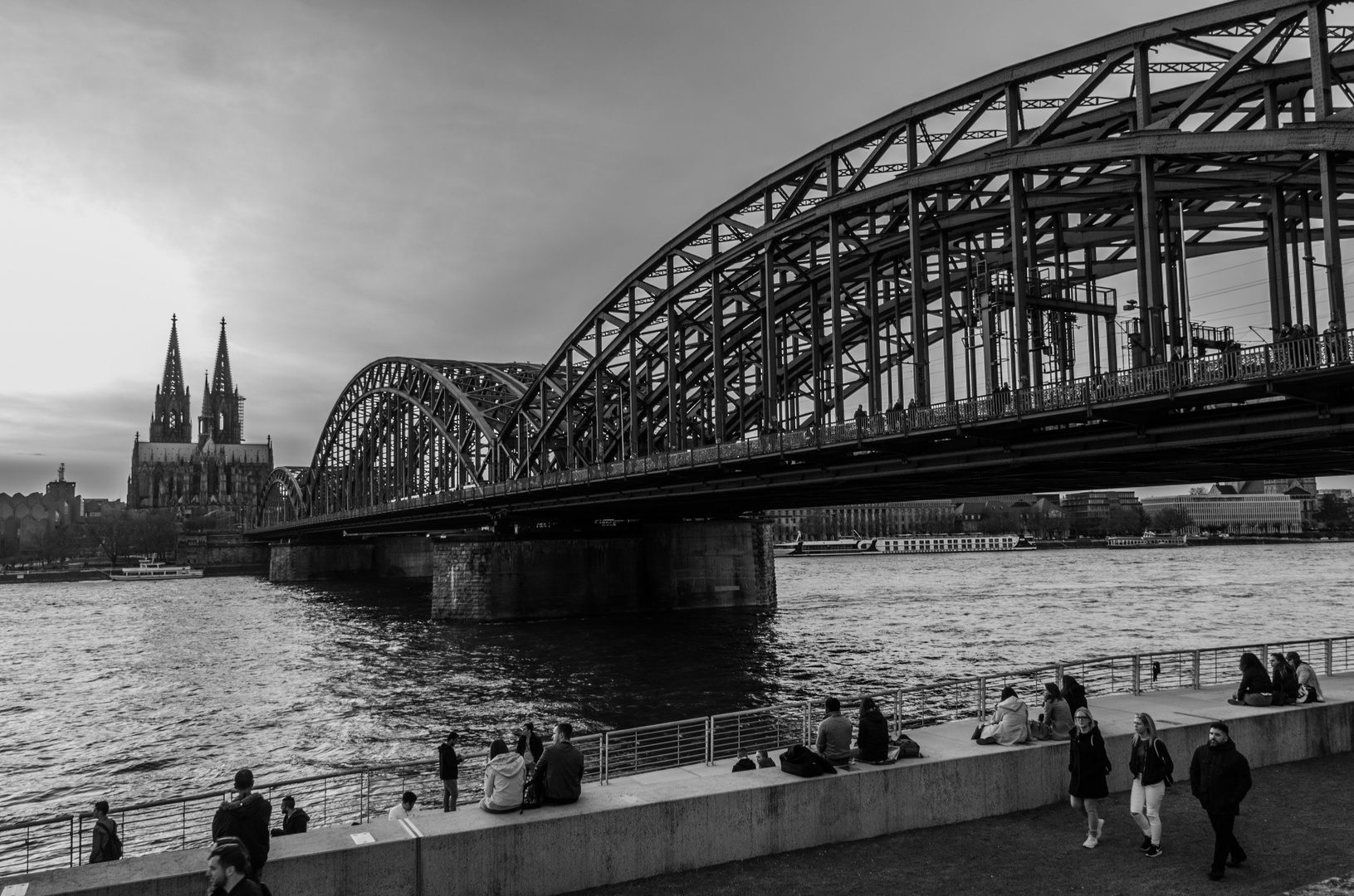 Hohenzollernbrücke und der Dom