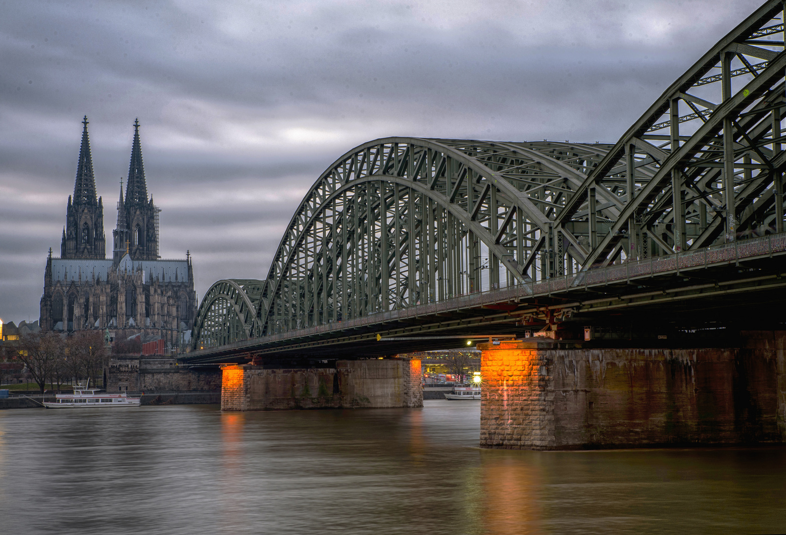 Hohenzollernbrücke und der Dom