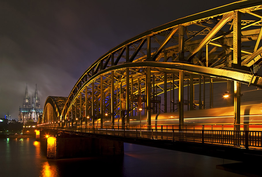 Hohenzollernbrücke und Dom Köln